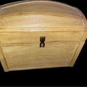 Beautiful Antique medium size chest